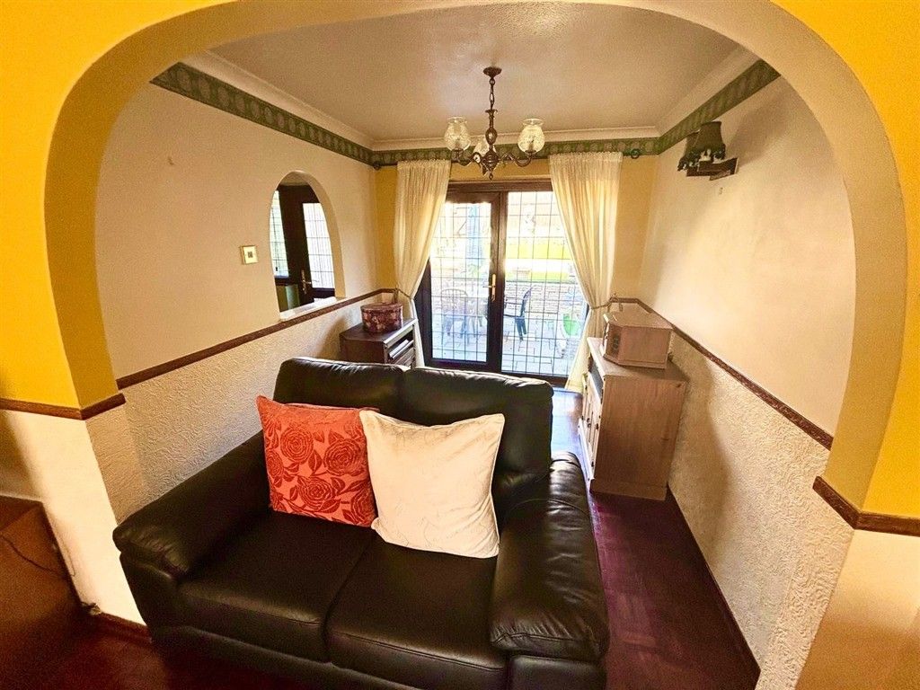 Property photo 2 of 8 Lounge 1