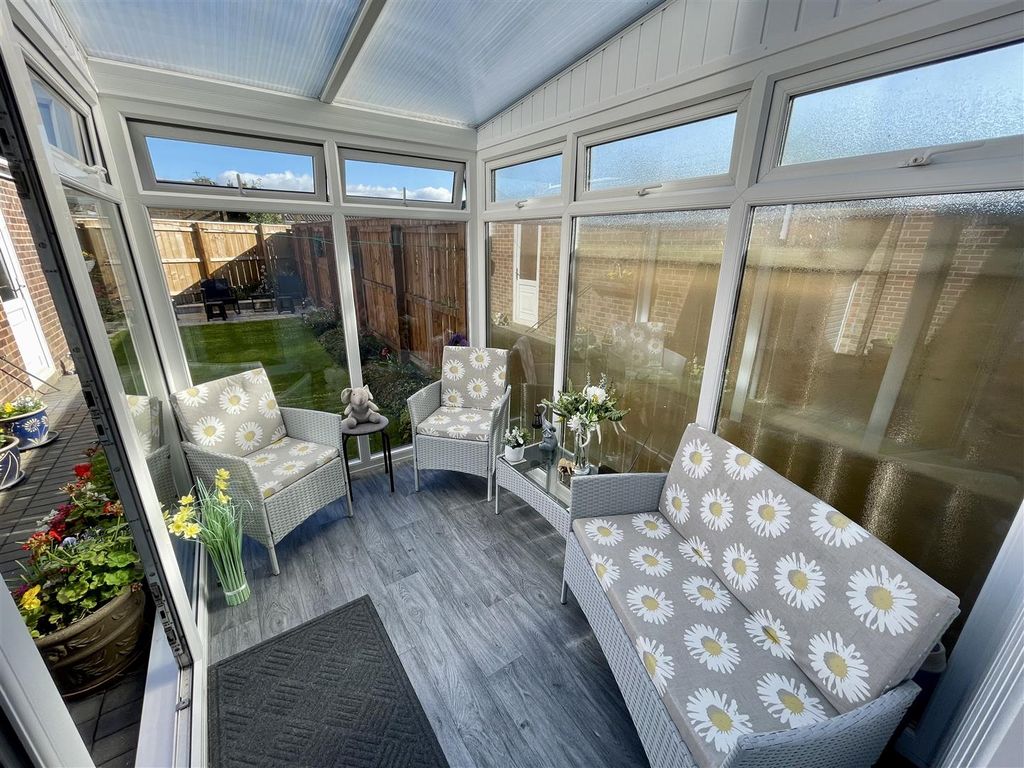 Property photo 3 of 10 Conservatory