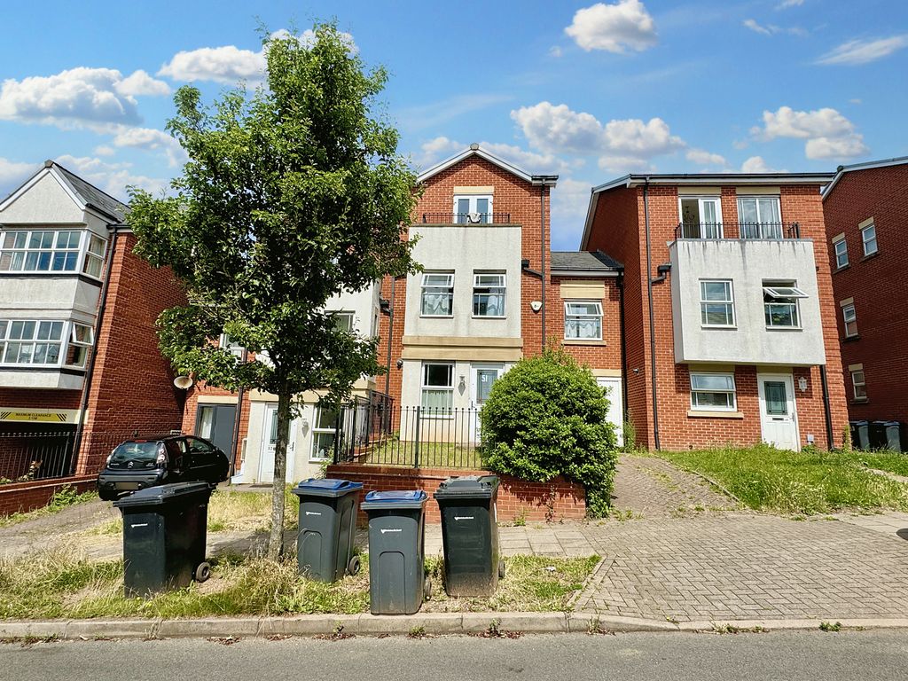 Property photo 2 of 26