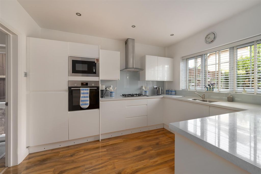 Property photo 3 of 24 Hillside Road, Whitstable