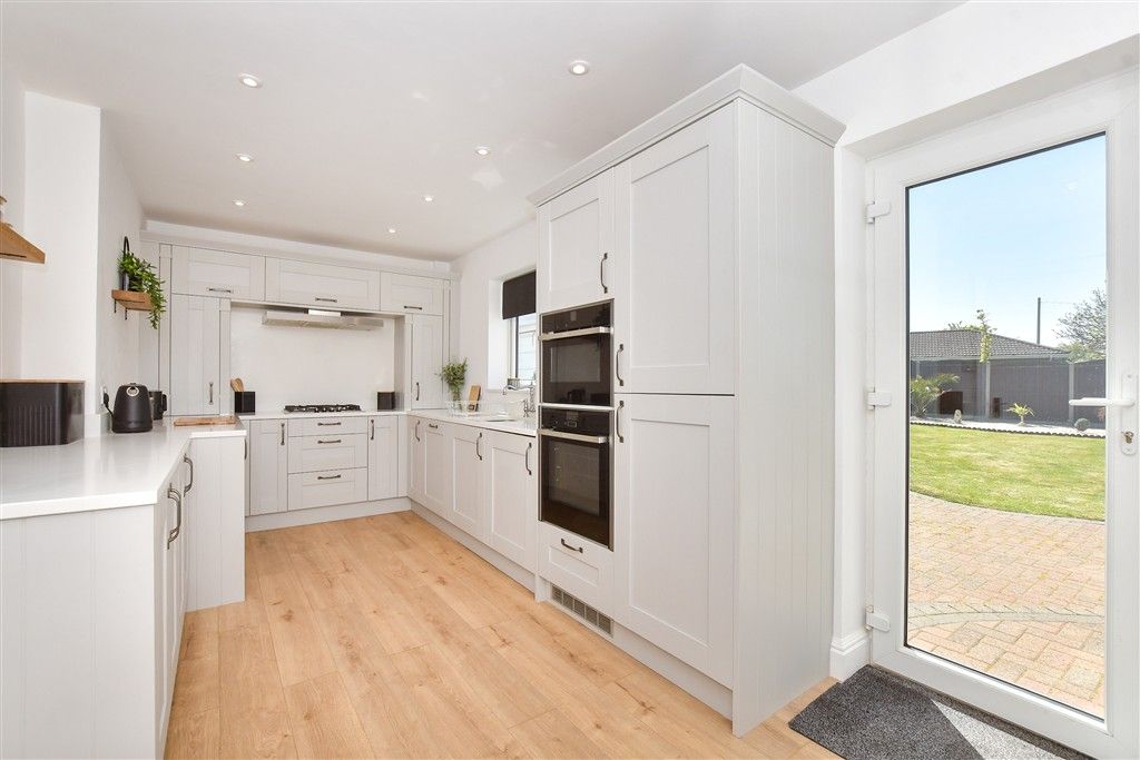 Property photo 3 of 19 Kitchen