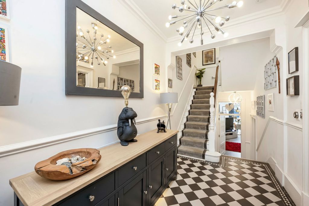 Property photo 3 of 42