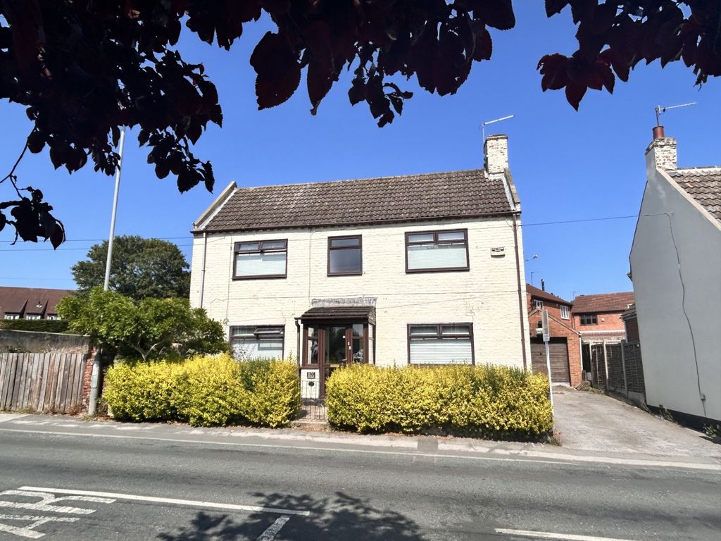 Property photo 1 of 17 External