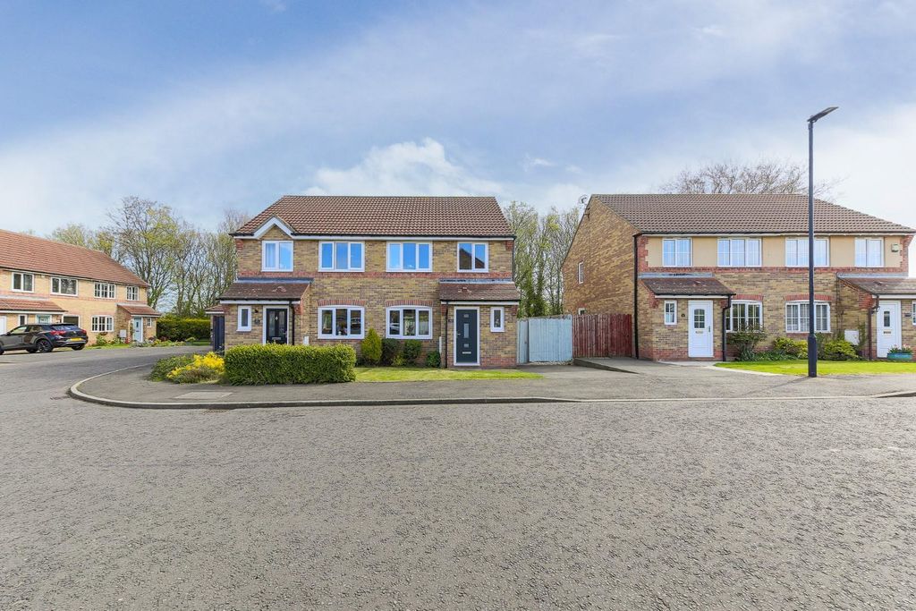 Property photo 1 of 18 Front External