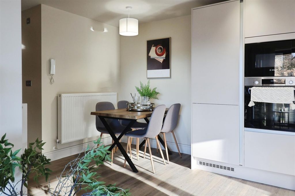 Property photo 3 of 13 8.Jpg