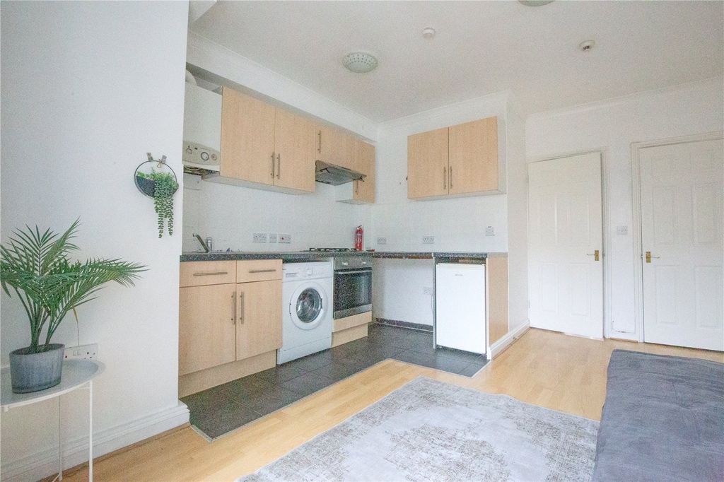 Property photo 2 of 10 Picture No. 21