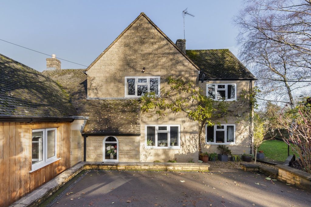 Property photo 2 of 20