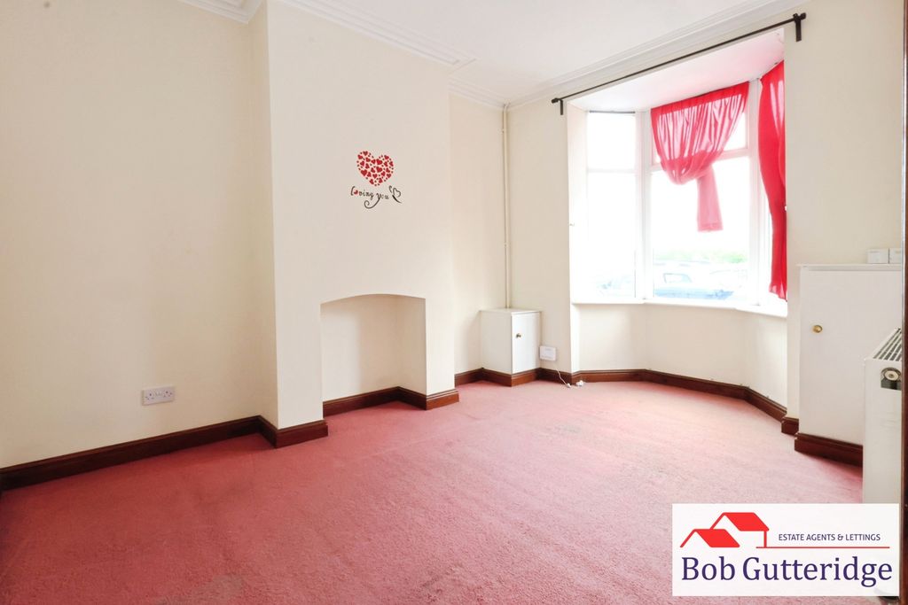 Property photo 2 of 13 Bay Fronted Lounge