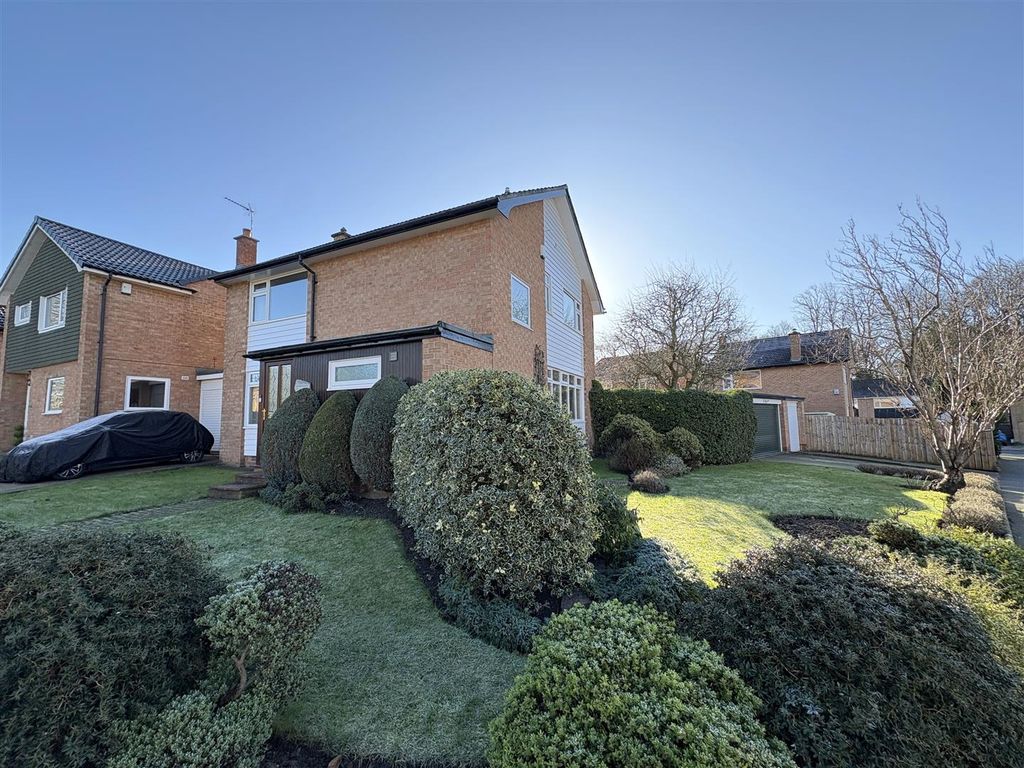 Property photo 1 of 25 Externally