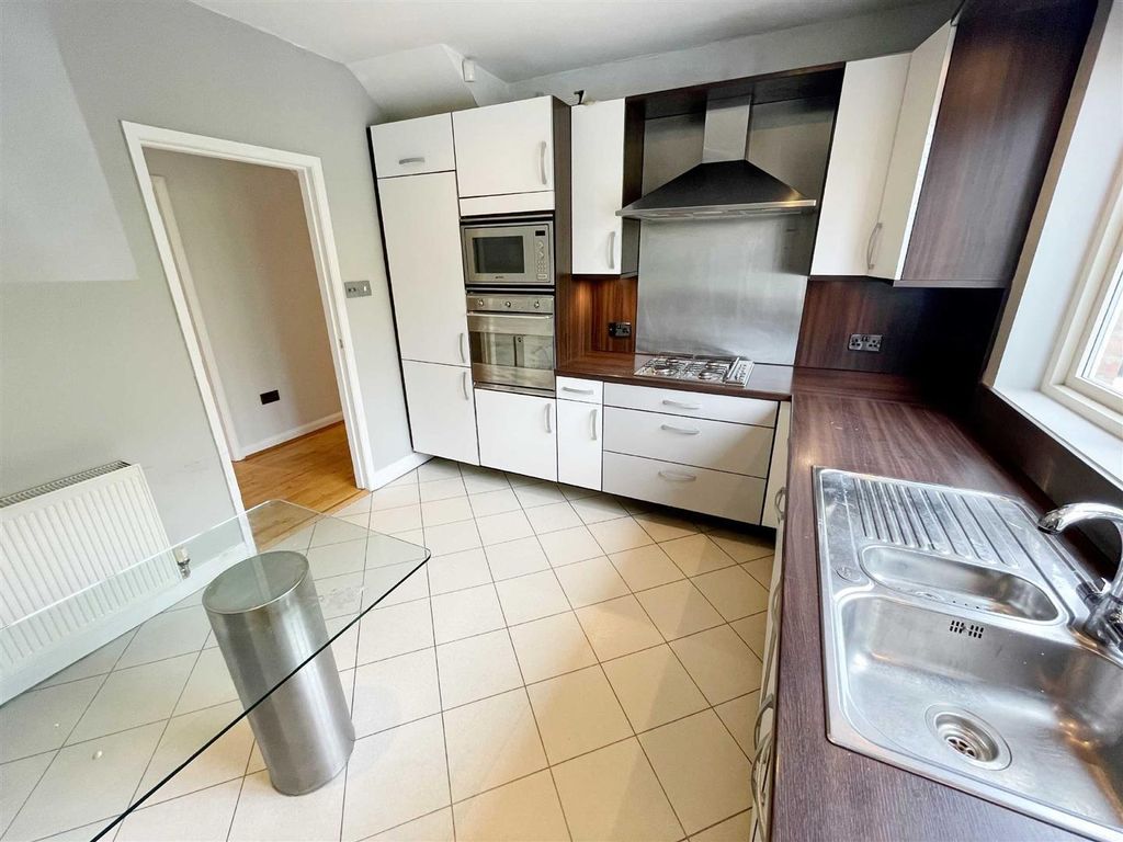 Property photo 3 of 14 Kitchen