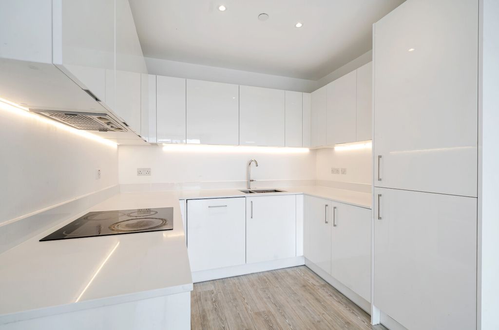 Property photo 1 of 14 1330645-18-688Caf0A54768