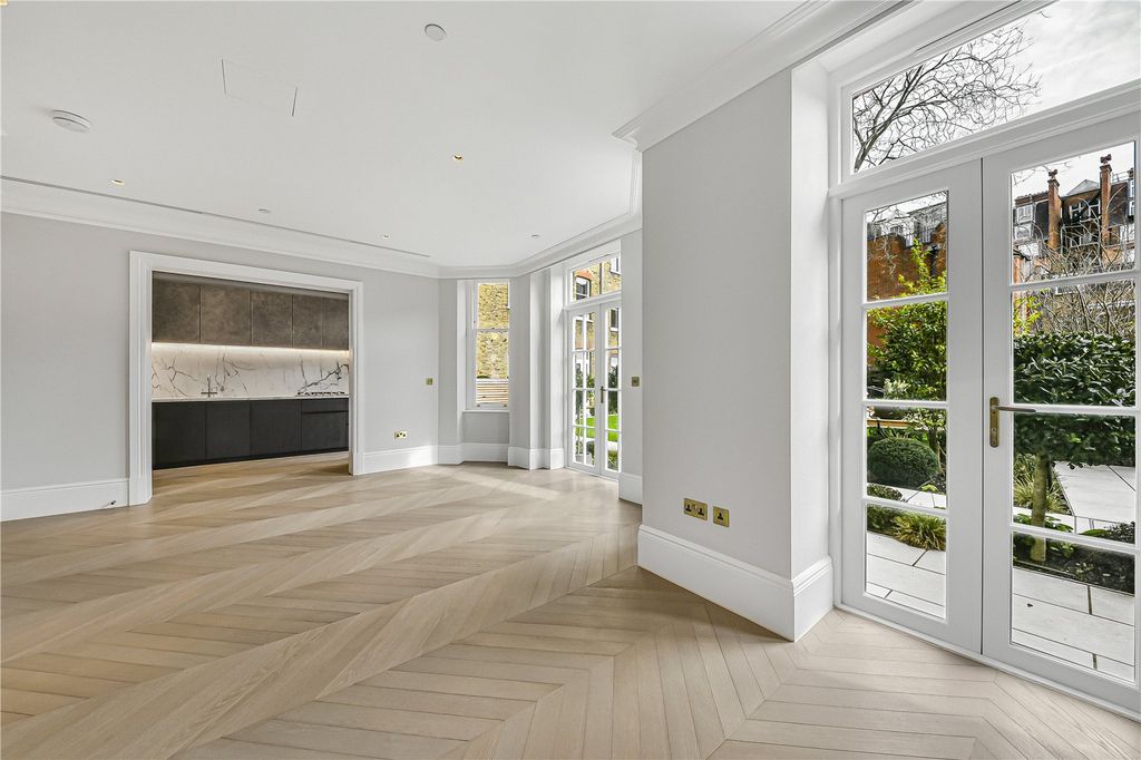 Property photo 1 of 24 Lounge/Kitchen