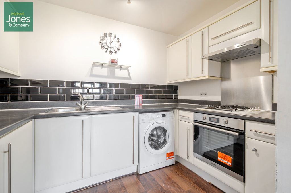 Property photo 3 of 14 Kitchen