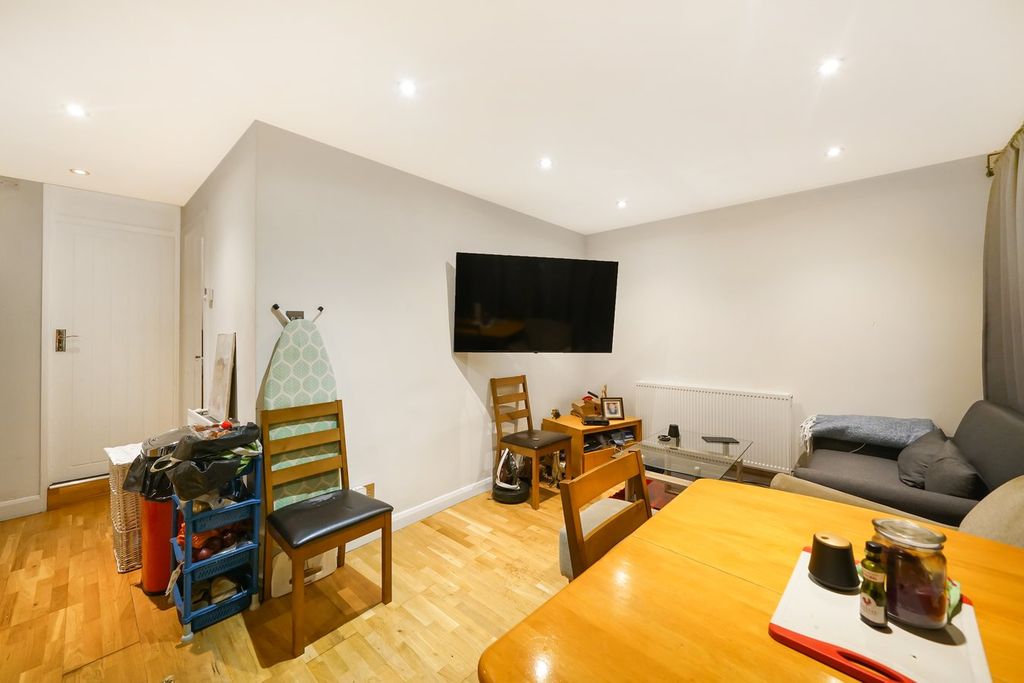 Property photo 3 of 8