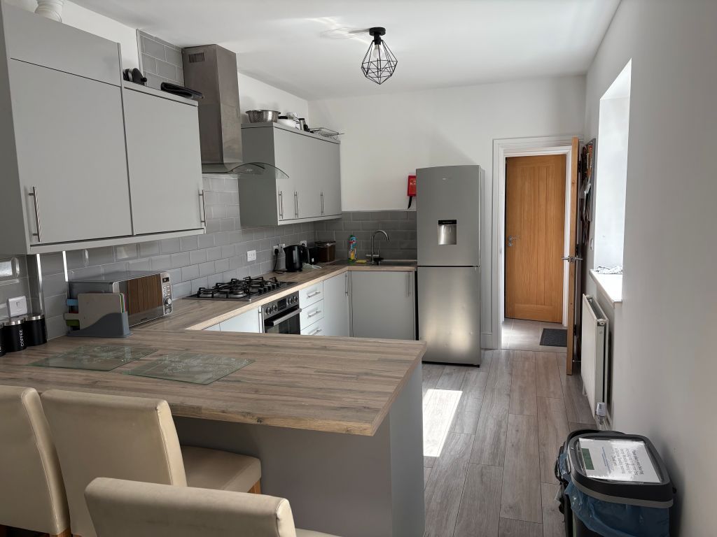 5 bed shared accommodation to rentAlbert Street, Llanelli SA15 photo 4