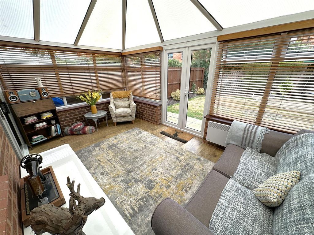 Property photo 2 of 22 Large Conservatory 718