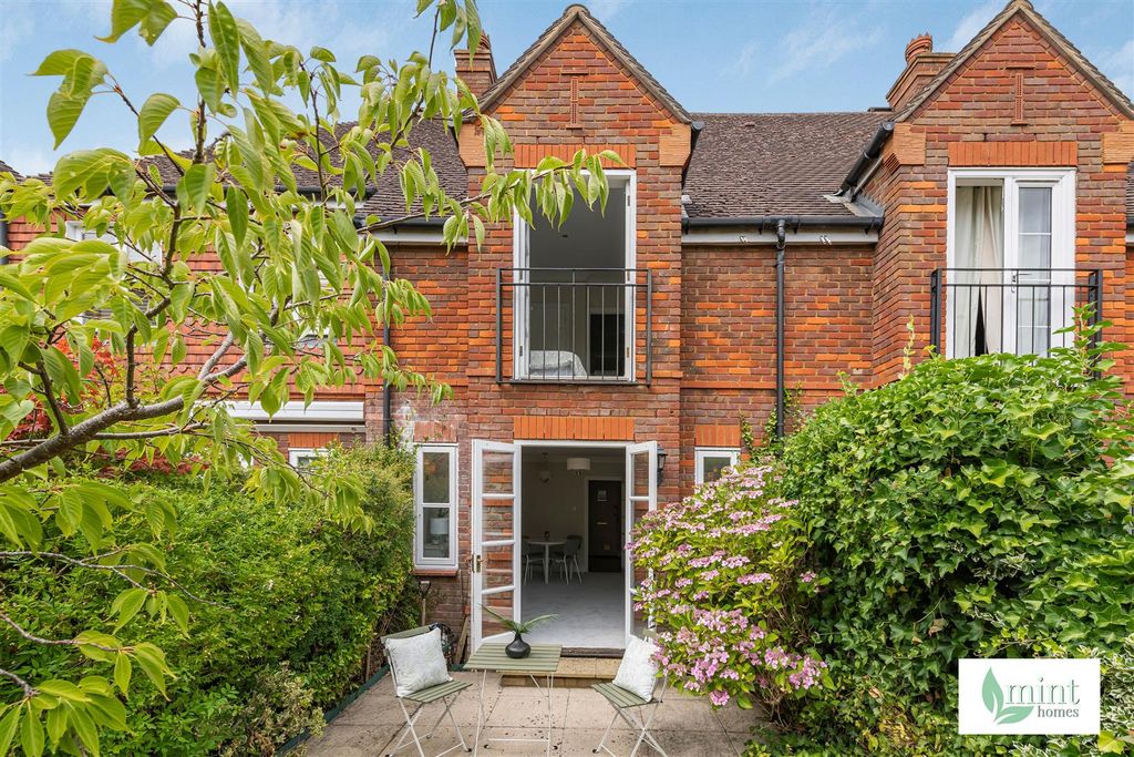 Property photo 1 of 27 Mint_Homes_45_St_Martin_Mews__12_.Jpg