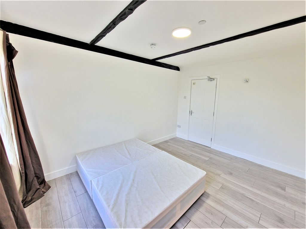 Property photo 3 of 4 Room