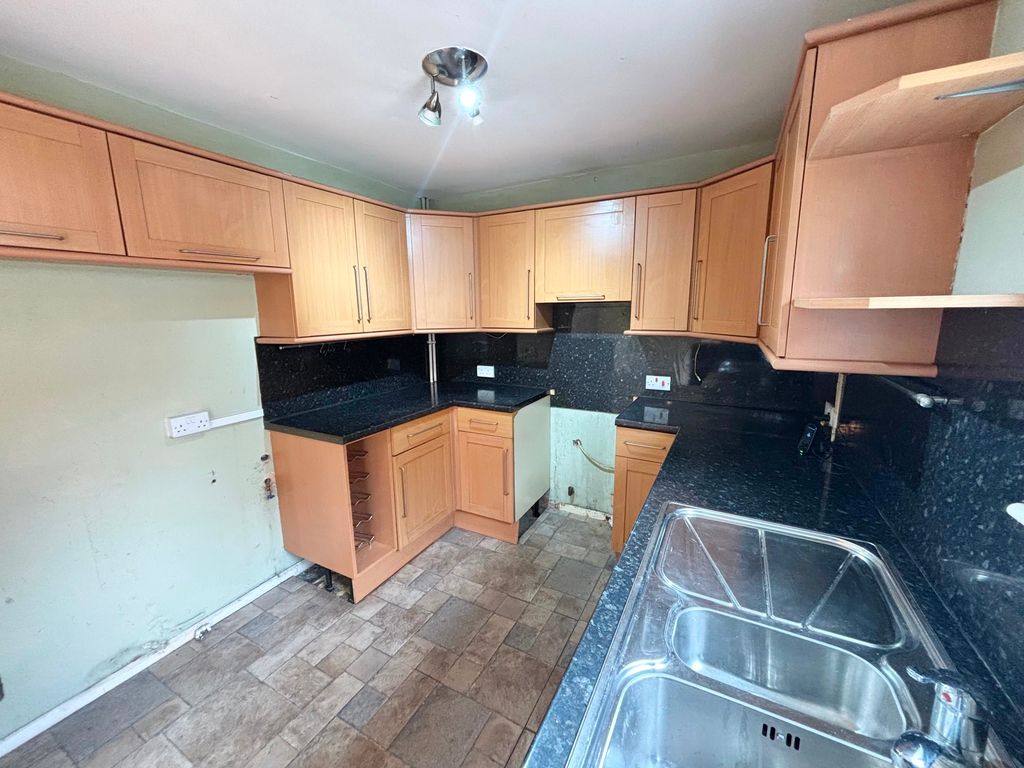 Property photo 3 of 32