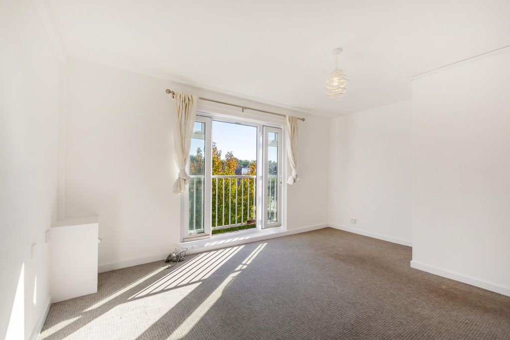 Property photo 1 of 10 Violette Szabo House, Se27 9Ru-2.Jpg