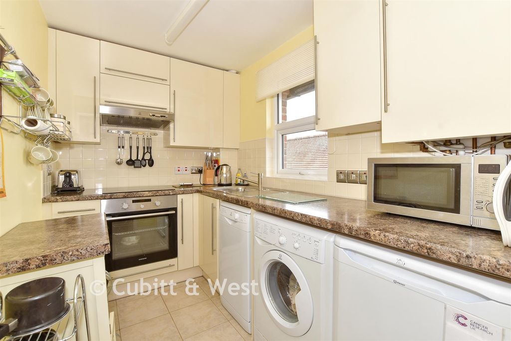 Property photo 2 of 14 Kitchen