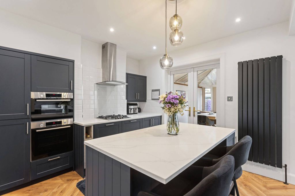 Property photo 1 of 31