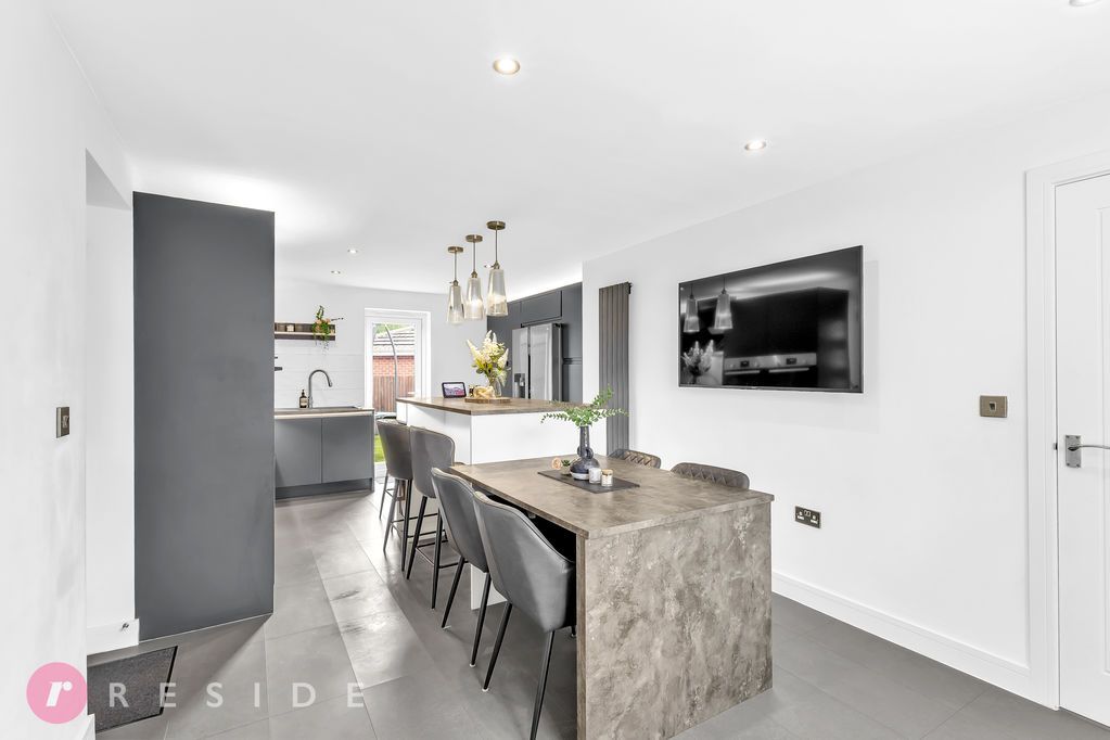 Property photo 3 of 23 Dining Kitchen