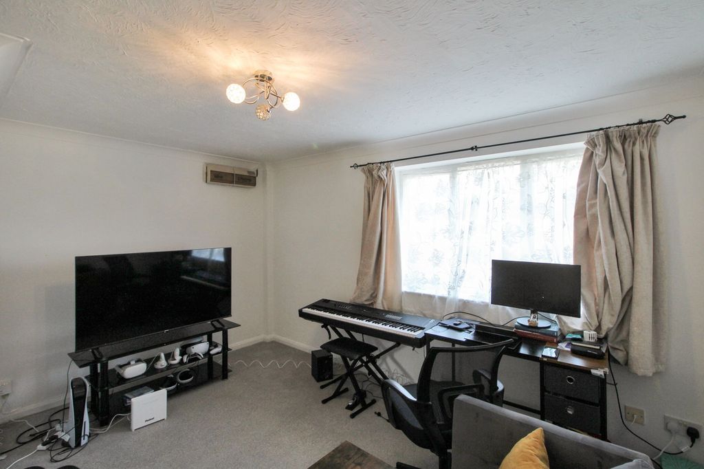 Property photo 3 of 7