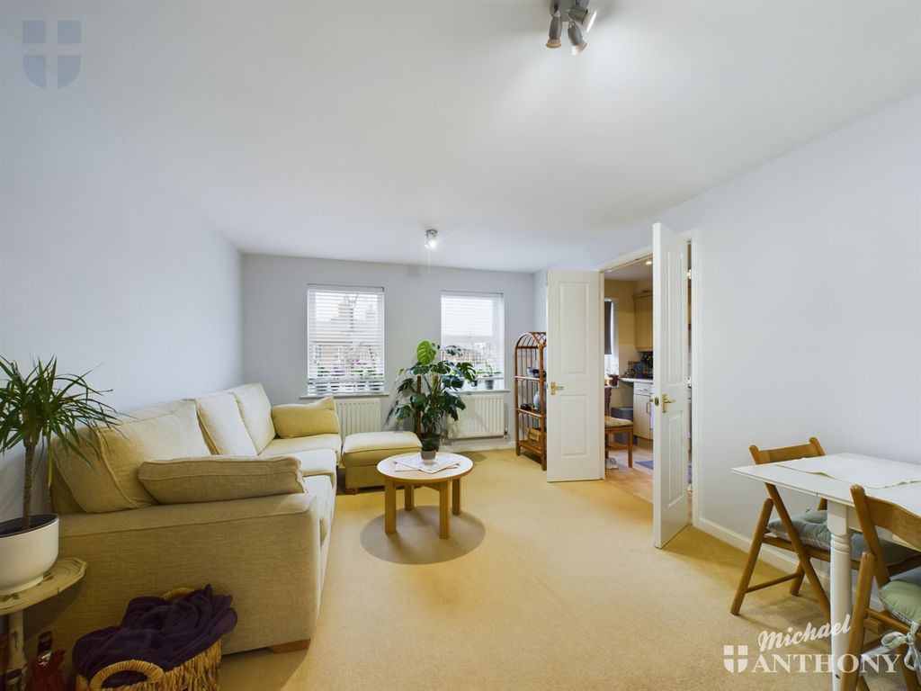 Property photo 3 of 11 Cam02538G0-Pr0154-Still009