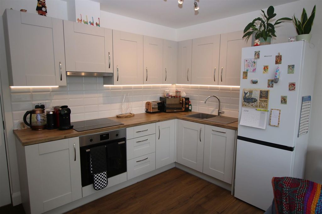 Property photo 2 of 8 Kitchen.Jpg