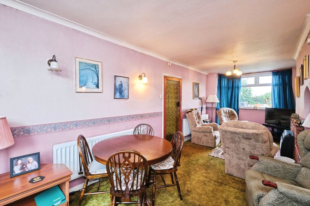 Property photo 2 of 17 Photo