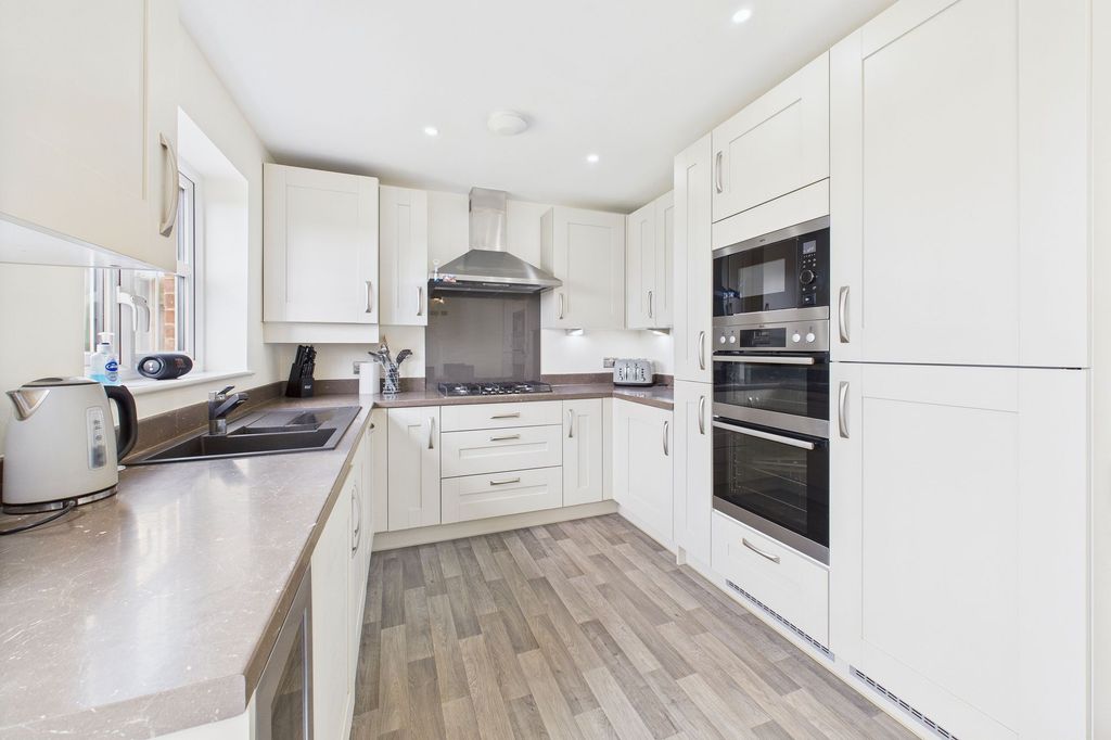 Property photo 2 of 17