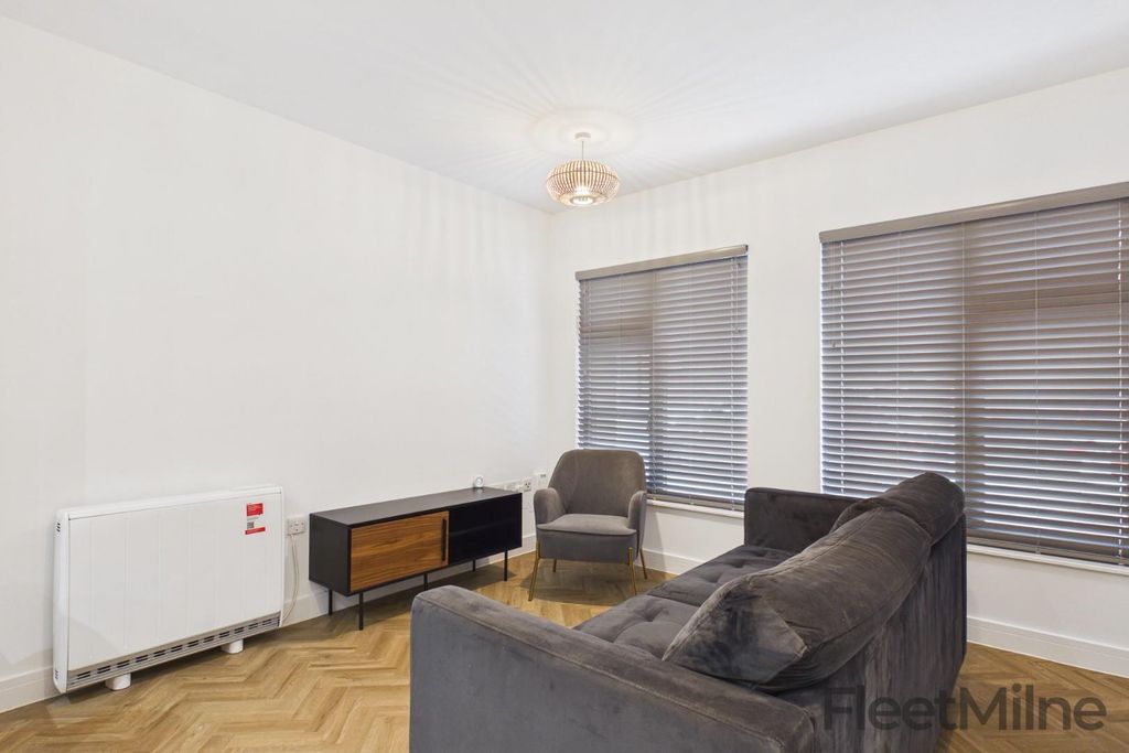 Property photo 1 of 14 Living/Dining Room