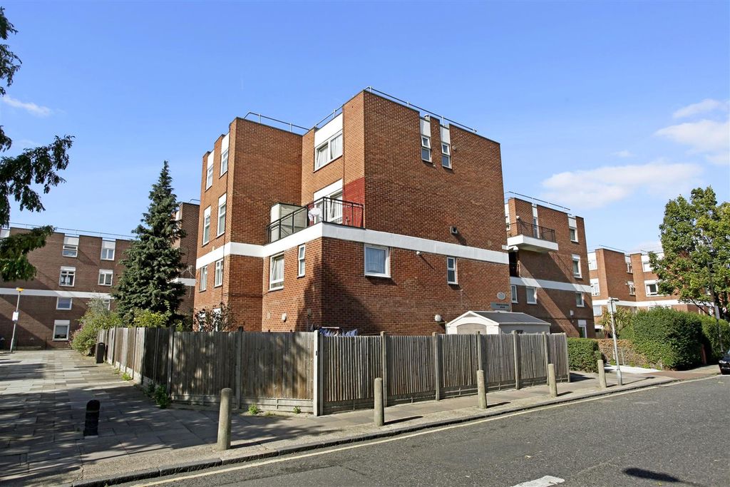 Property photo 1 of 9 Charles Darwin House