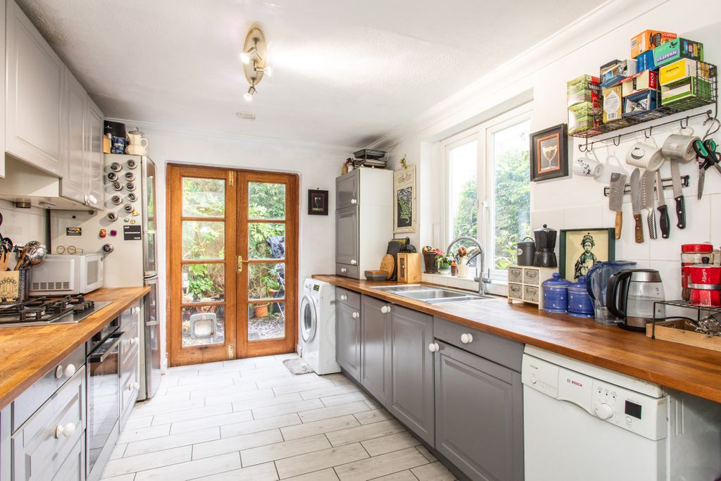 Property photo 3 of 30 14 Temple Street14