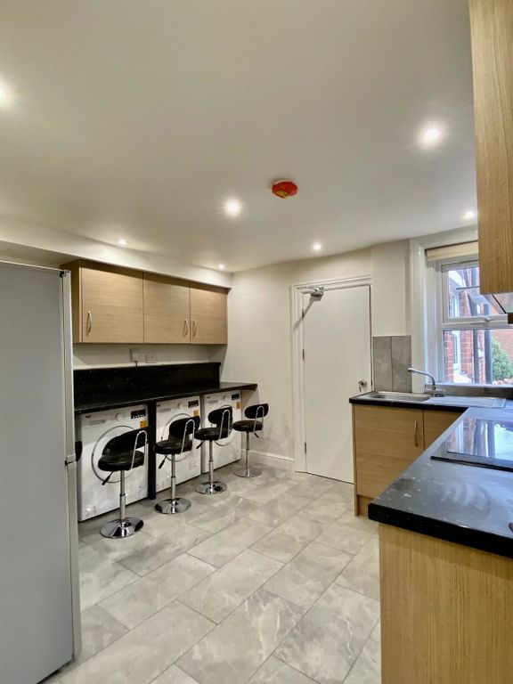 Property photo 2 of 5 Kitchen 2
