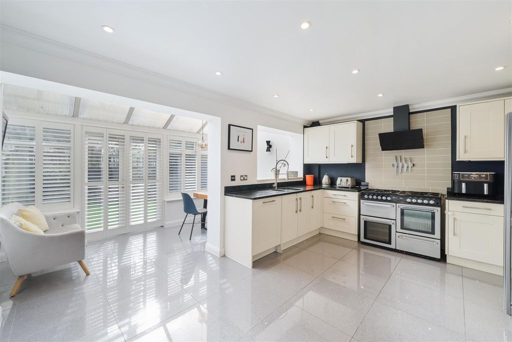 Property photo 2 of 21 Water Mead, 7 (11).Jpg