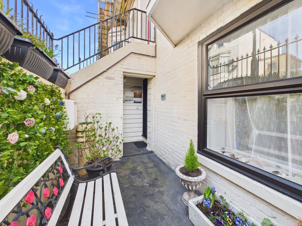 Property photo 3 of 23