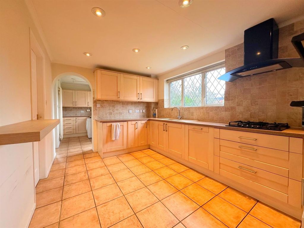 Property photo 3 of 23 Kitchen