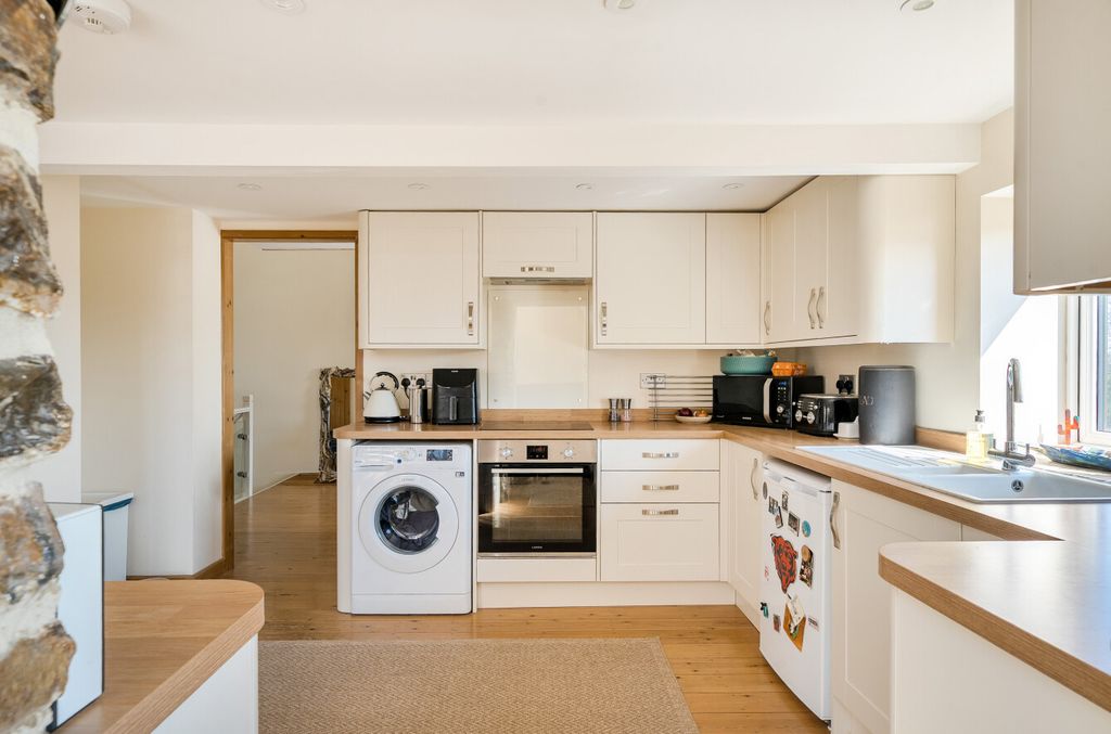 Property photo 3 of 23 Kitchen