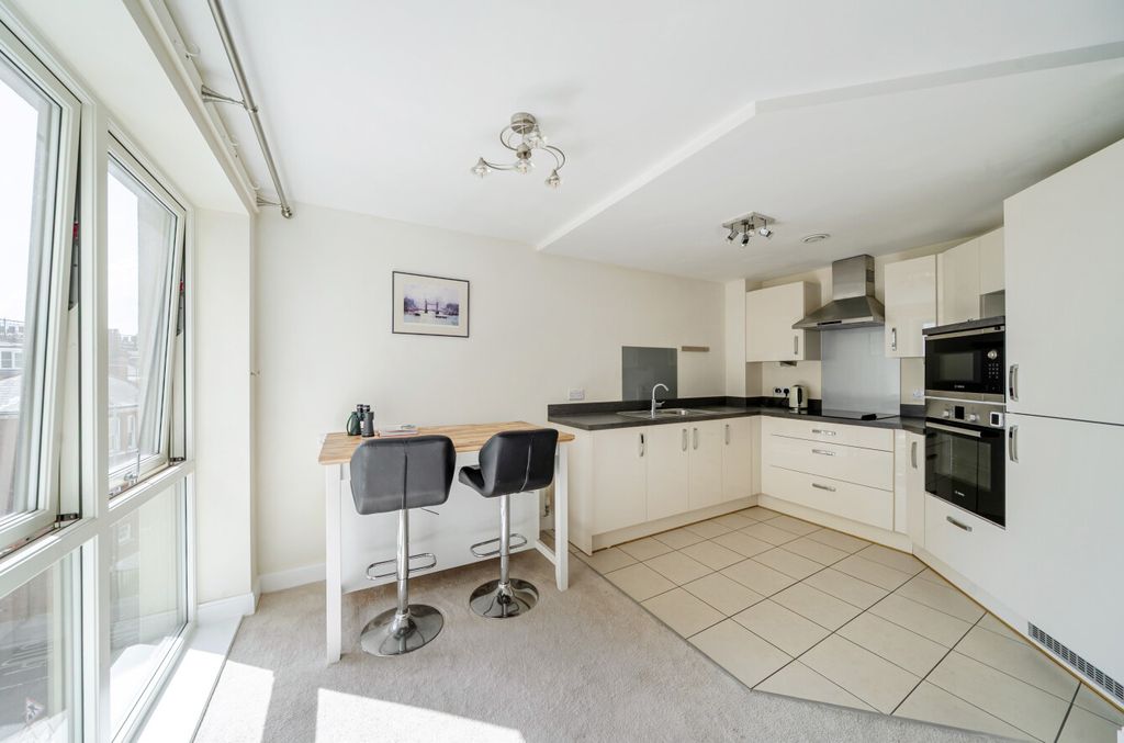 Property photo 2 of 12 1513530-12-1A03E3...