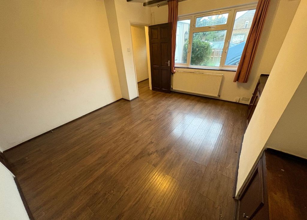 Property photo 3 of 19 Image