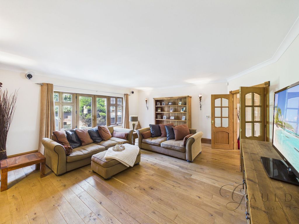 Property photo 3 of 54