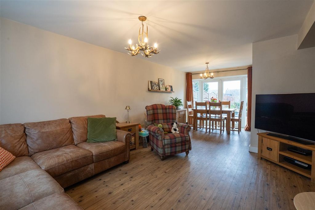 Property photo 2 of 19 Lounge