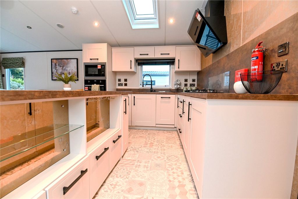 Property photo 3 of 15 Picture No. 04