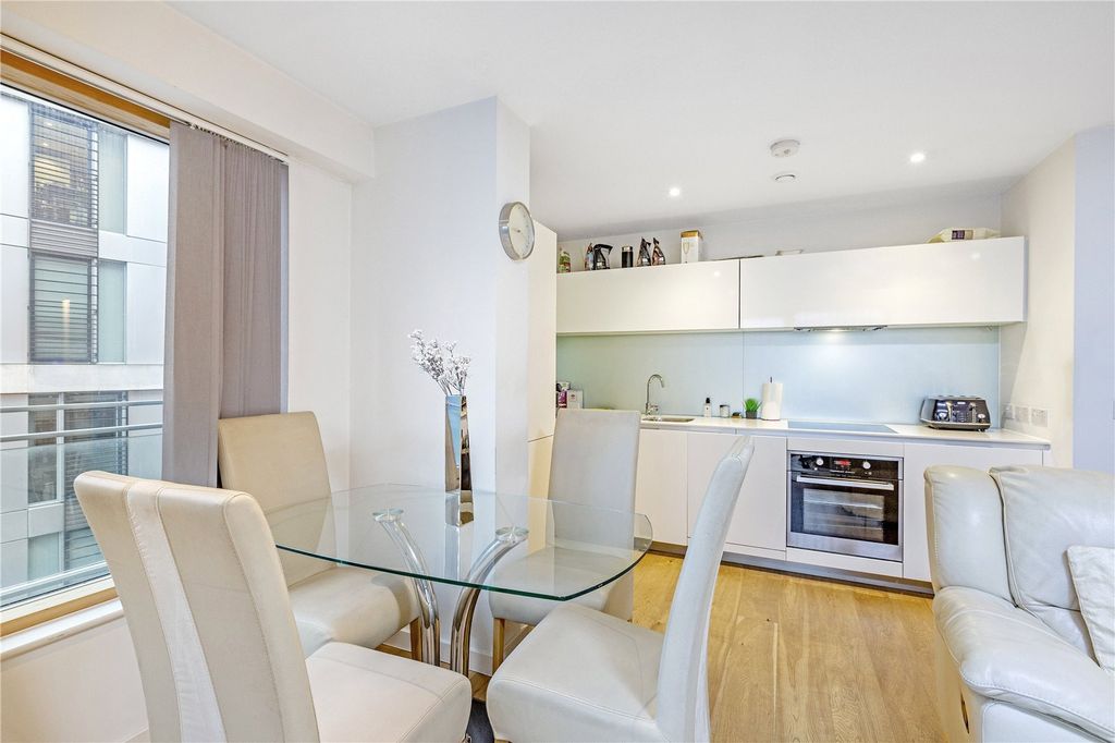 Property photo 3 of 9 Kitchen/Dining Area