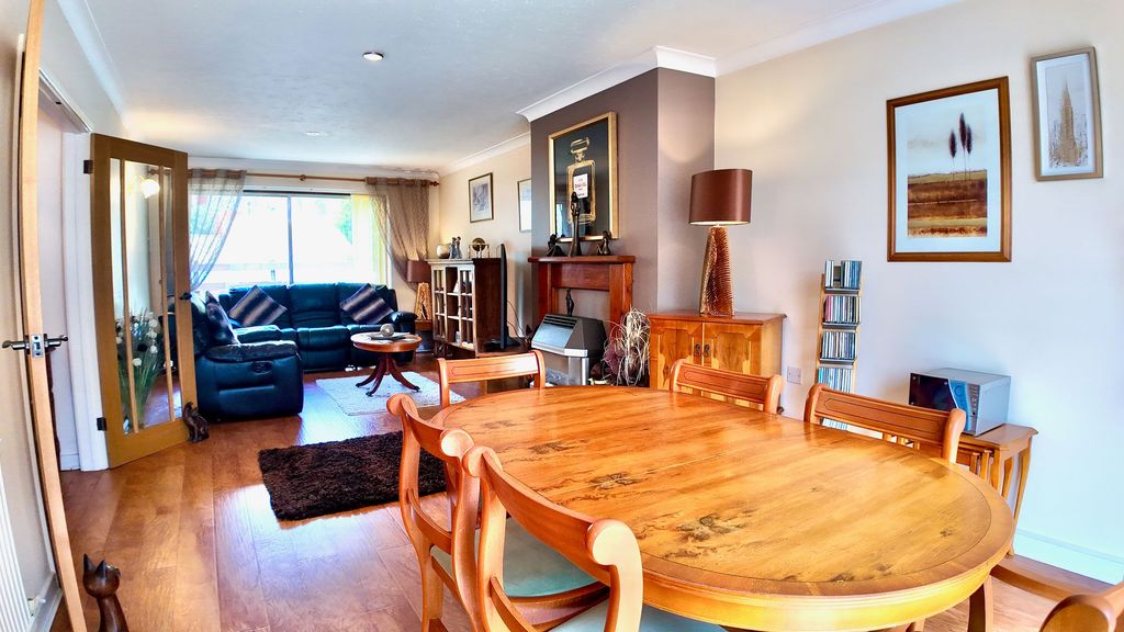 Property photo 3 of 37