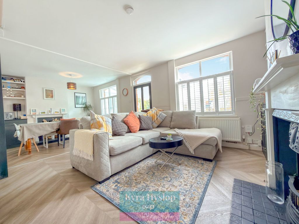 Property photo 3 of 22