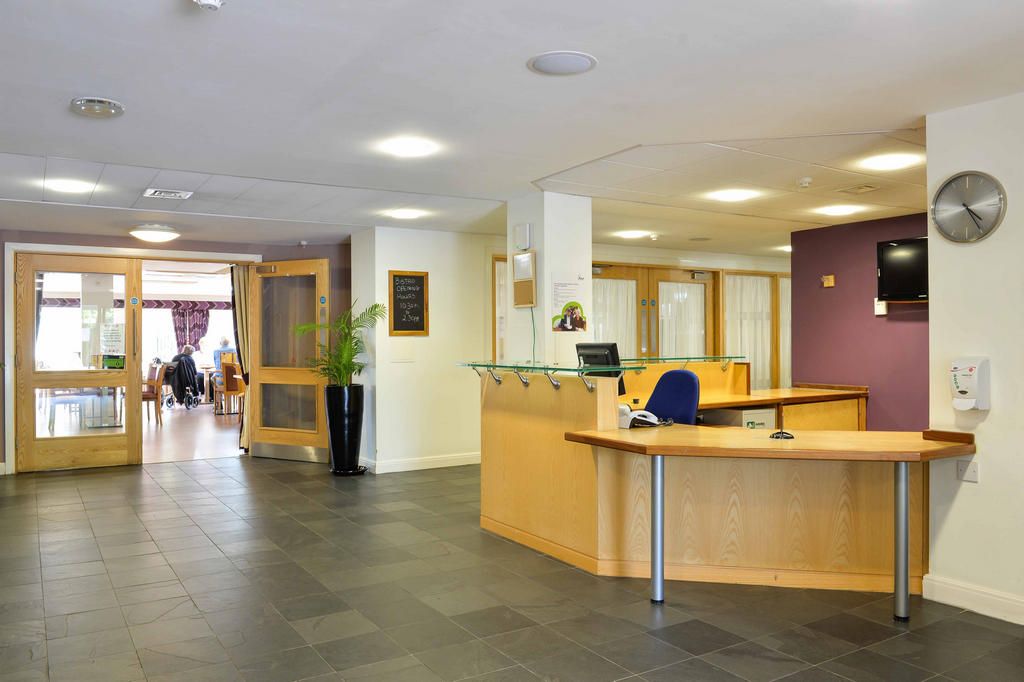 Property photo 3 of 7 Reception