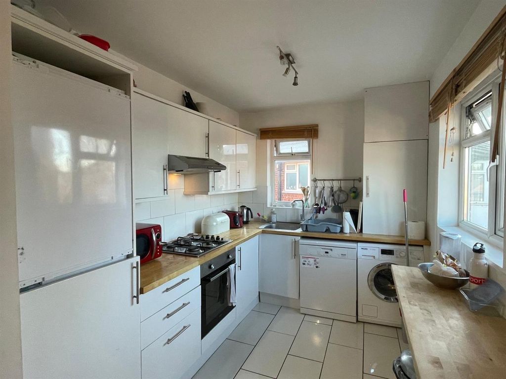 Property photo 3 of 6